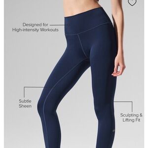 BNWT ALO Yoga 7/8 air lift leggings size small navy